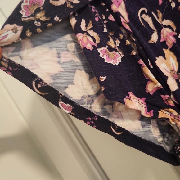 LuLaRoe Short Sleeve - Picture 2 of 4